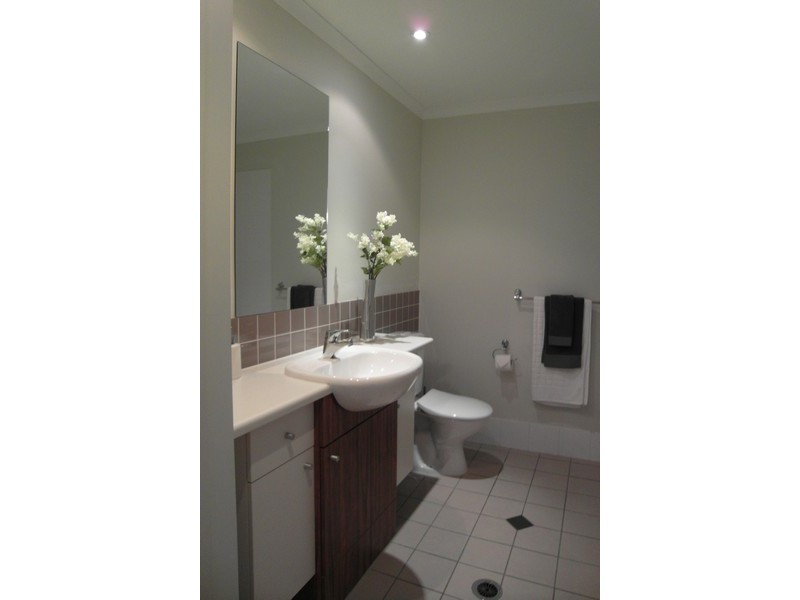 54 -i- Vernon Tce, Teneriffe QLD 4005