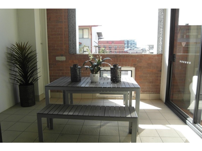 54 -i- Vernon Tce, Teneriffe QLD 4005