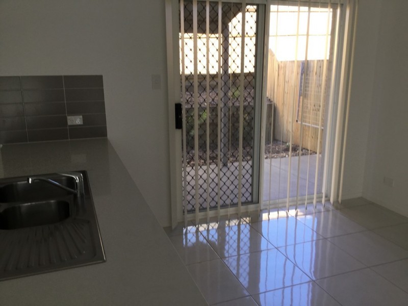 a/75 Gordon Rd, Redland Bay QLD 4165