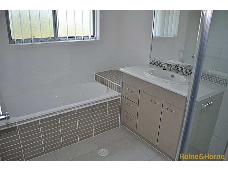 19 Platinum Place, Oxley QLD 4075