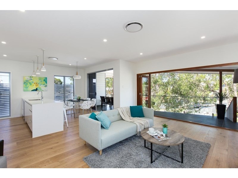70 Riding Road, Hawthorne QLD 4171