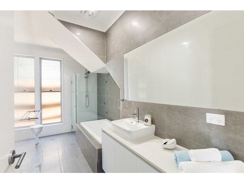 70 Riding Road, Hawthorne QLD 4171