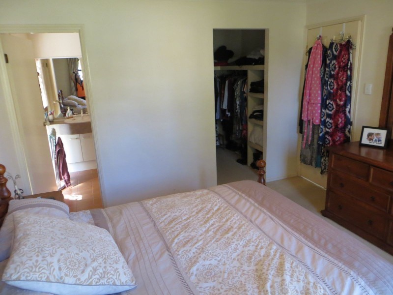 6 Bond Place, Carindale QLD 4152