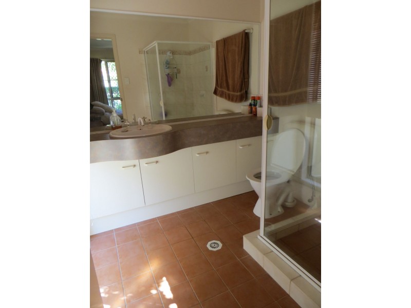 6 Bond Place, Carindale QLD 4152