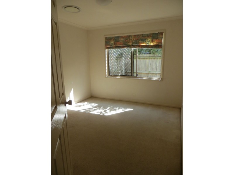 6 Bond Place, Carindale QLD 4152