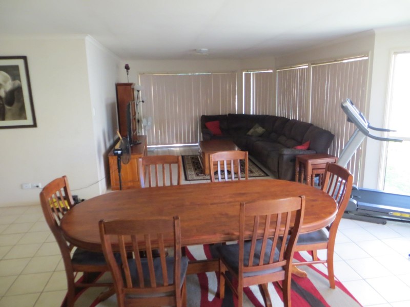 6 Bond Place, Carindale QLD 4152