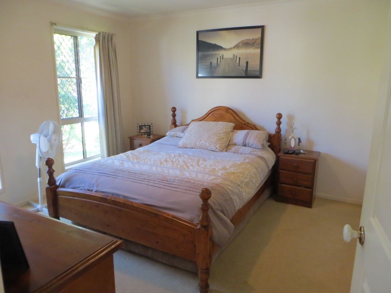 6 Bond Place, Carindale QLD 4152