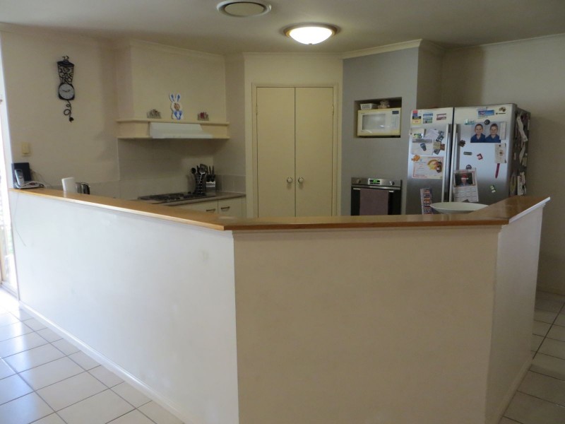 6 Bond Place, Carindale QLD 4152