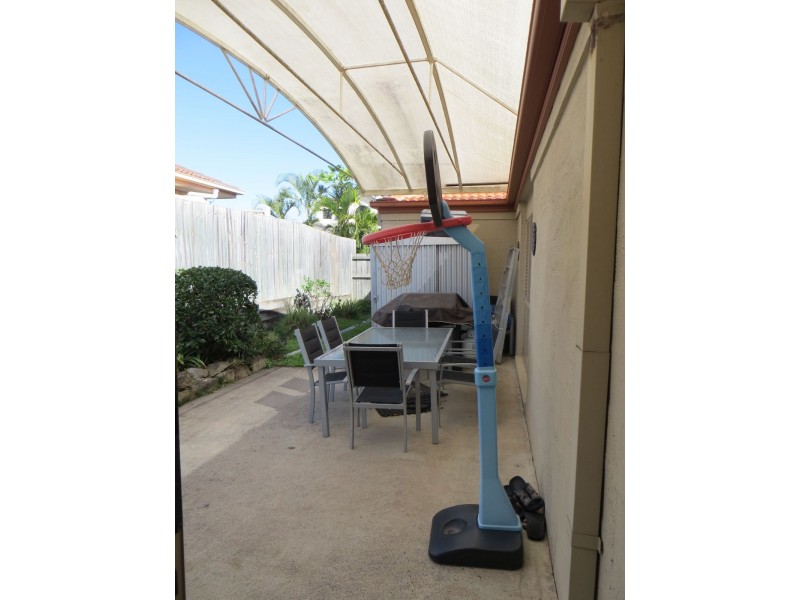 6 Bond Place, Carindale QLD 4152