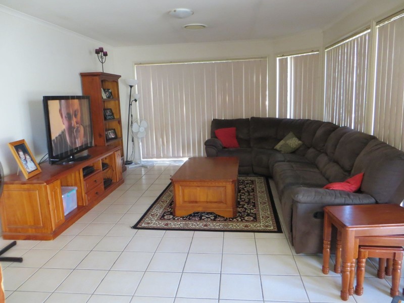 6 Bond Place, Carindale QLD 4152