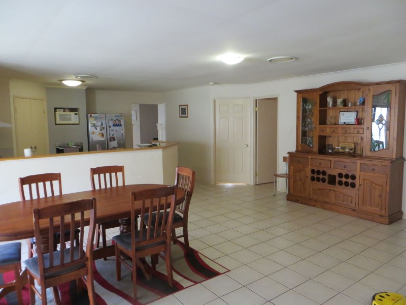 6 Bond Place, Carindale QLD 4152