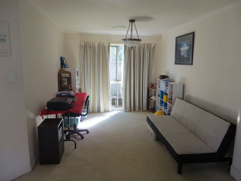 6 Bond Place, Carindale QLD 4152