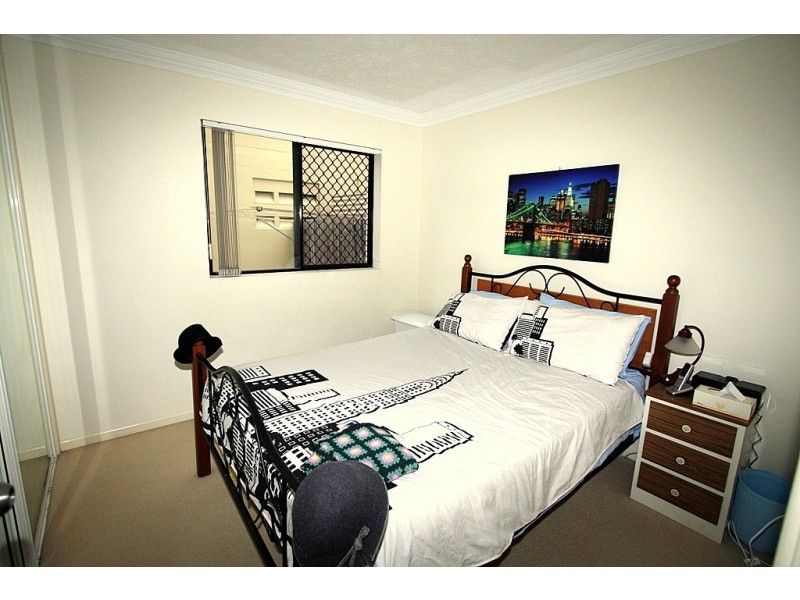 15 Dansie Street, Greenslopes QLD 4120