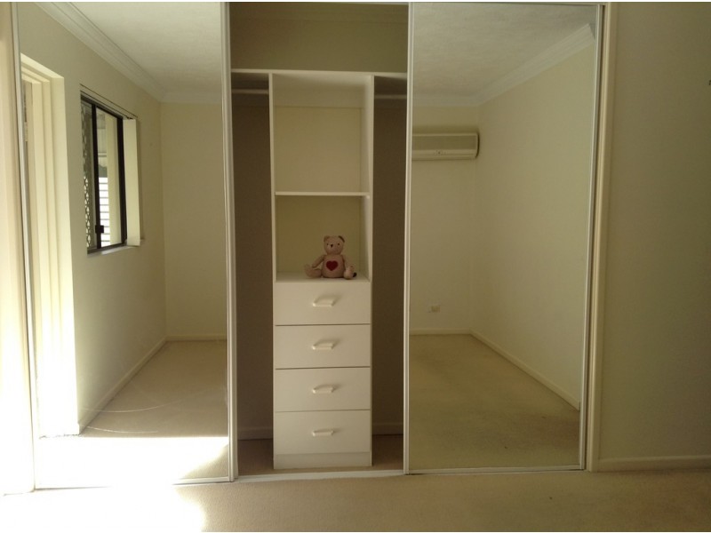 15 Dansie Street, Greenslopes QLD 4120