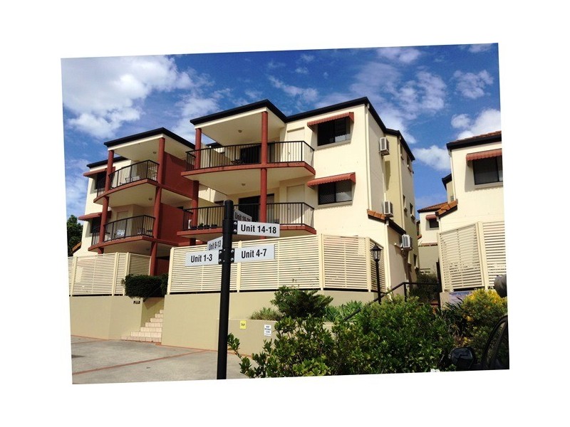 15 Dansie Street, Greenslopes QLD 4120