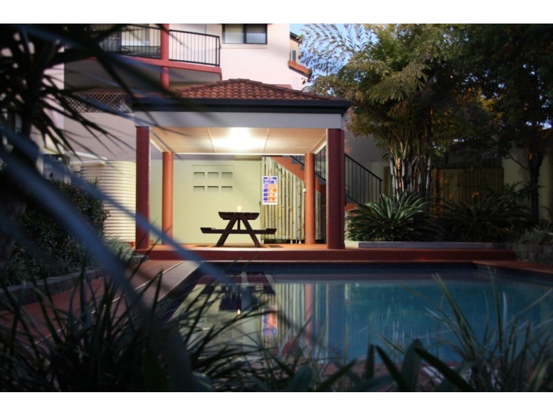 15 Dansie Street, Greenslopes QLD 4120