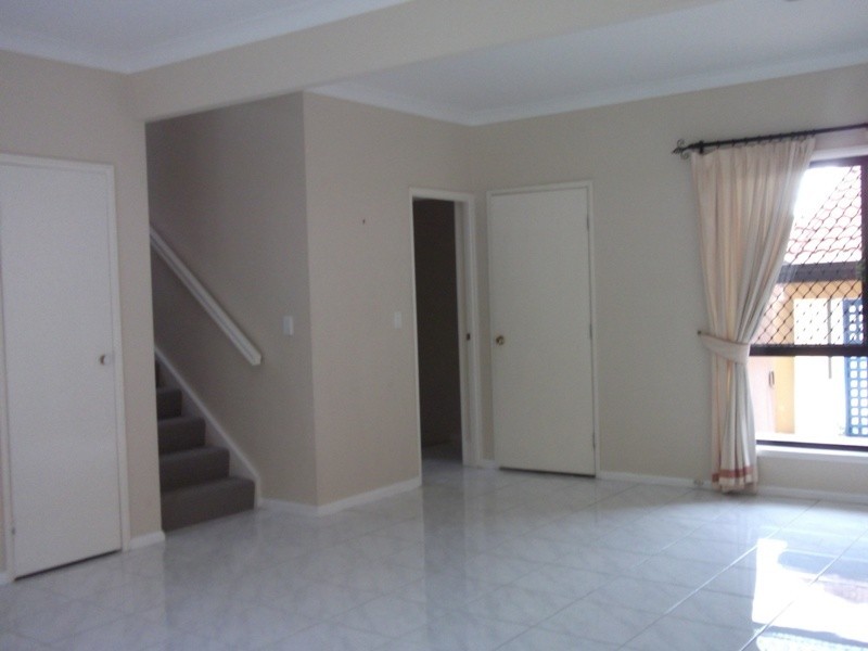 18/250 Sumners Road, Riverhills QLD 4074