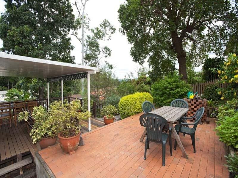 15 Fairweather St, Kenmore QLD 4069