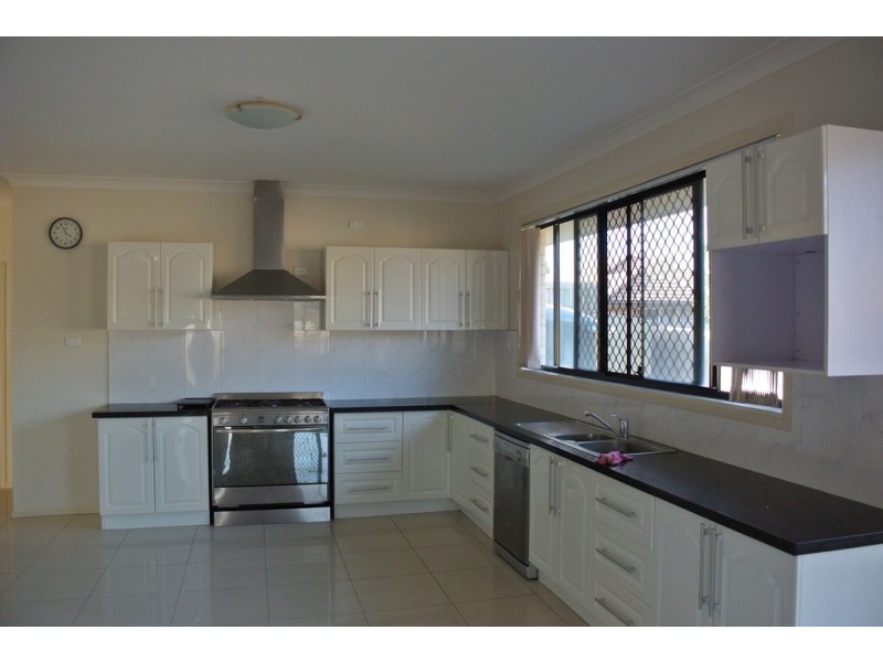 17 Foreman Court, Collingwood Park QLD 4301