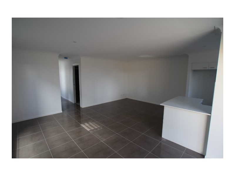 42 Grahams Rd, Strathpine QLD 4500