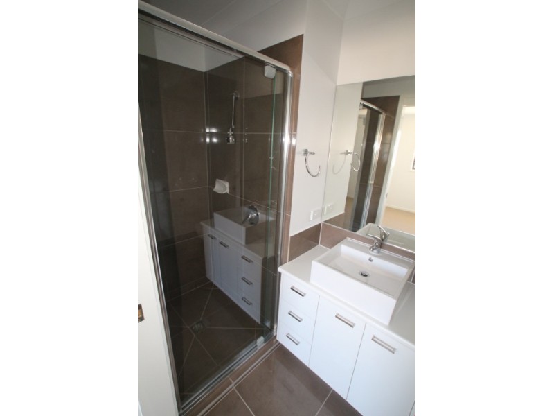 42 Grahams Rd, Strathpine QLD 4500