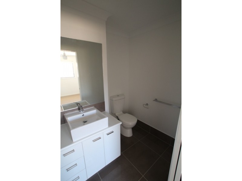 42 Grahams Rd, Strathpine QLD 4500