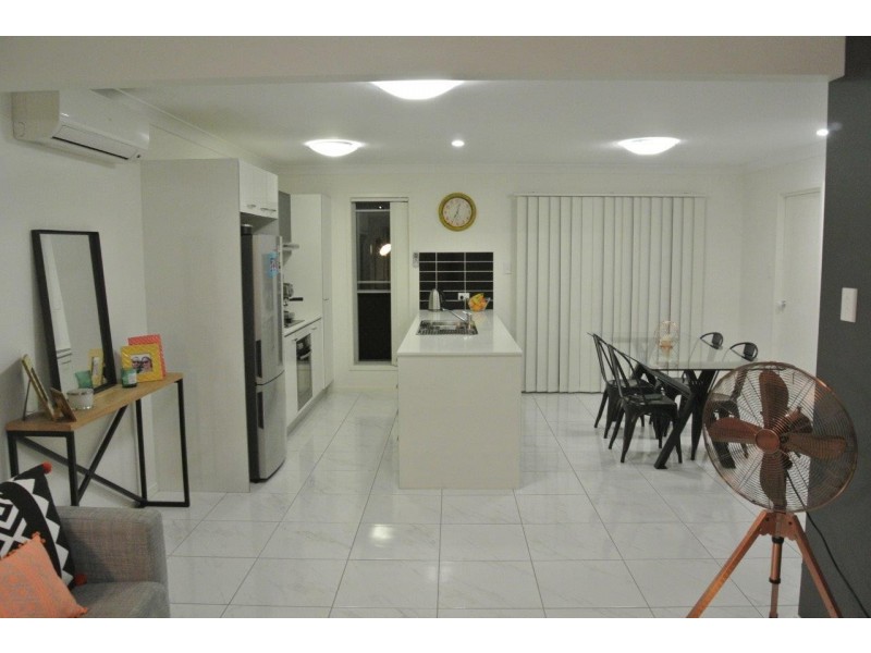 22/1 Gumview St, Albany Creek QLD 4035