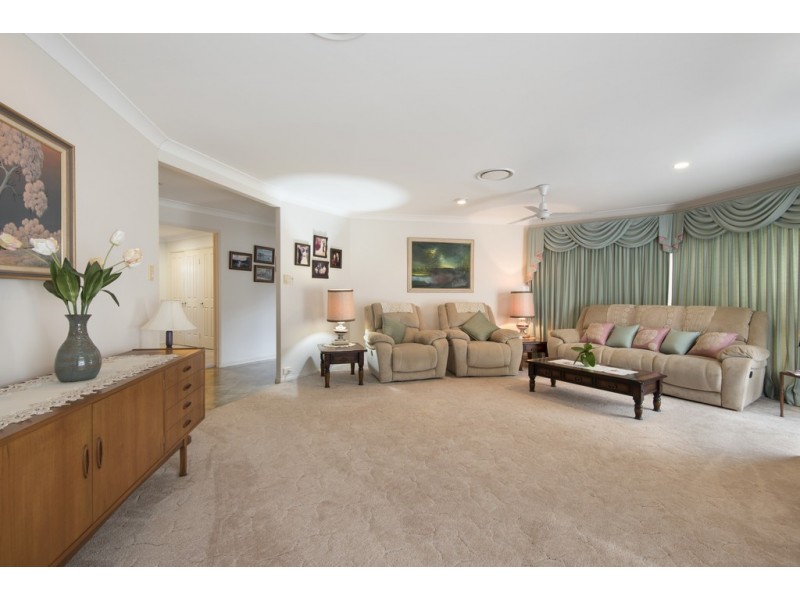 2 Cowell Street, Carindale QLD 4152