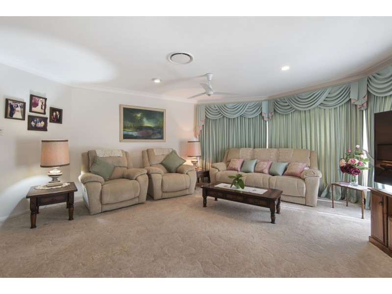 2 Cowell Street, Carindale QLD 4152