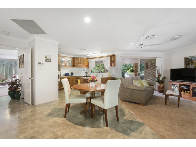 2 Cowell Street, Carindale QLD 4152