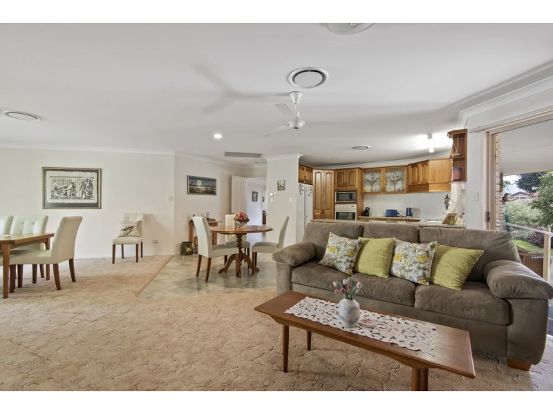 2 Cowell Street, Carindale QLD 4152