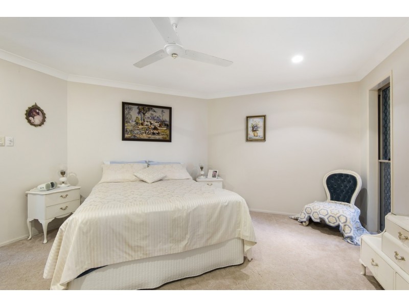 2 Cowell Street, Carindale QLD 4152