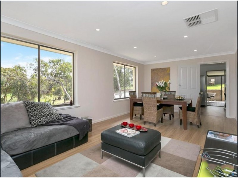 2 Thermopylae Cres, Hallett Cove SA 5158