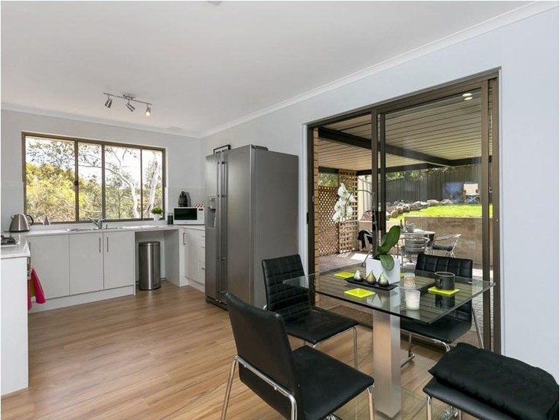 2 Thermopylae Cres, Hallett Cove SA 5158
