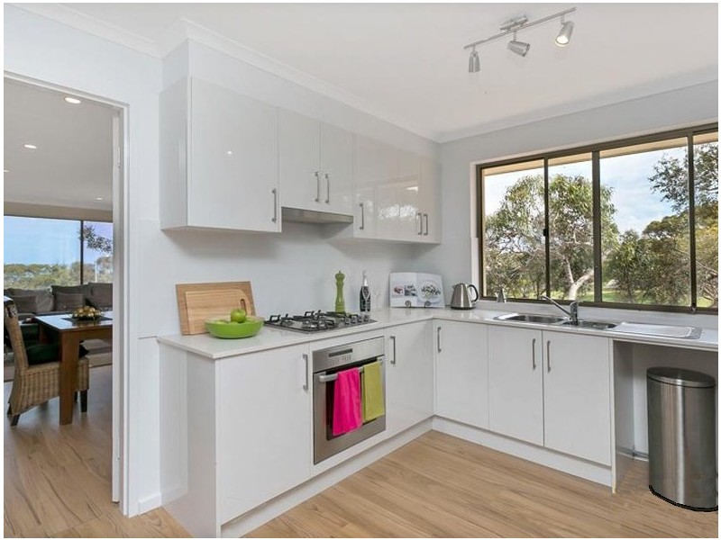 2 Thermopylae Cres, Hallett Cove SA 5158