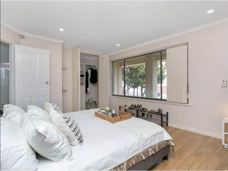 2 Thermopylae Cres, Hallett Cove SA 5158