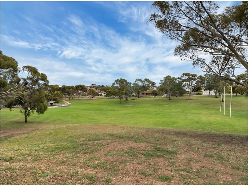 2 Thermopylae Cres, Hallett Cove SA 5158
