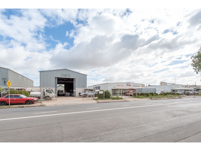 102 Cormack Road, Wingfield SA 5013