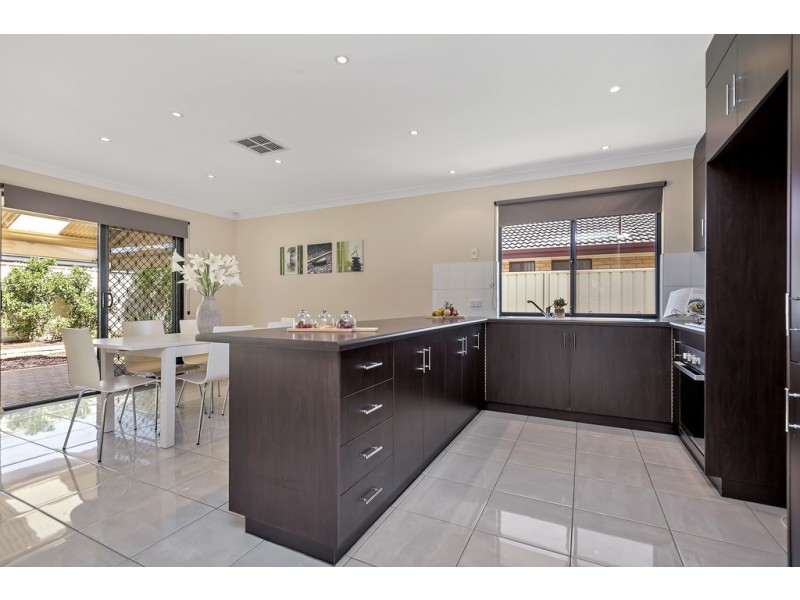 18 Amberwell Tce, Burton SA 5110