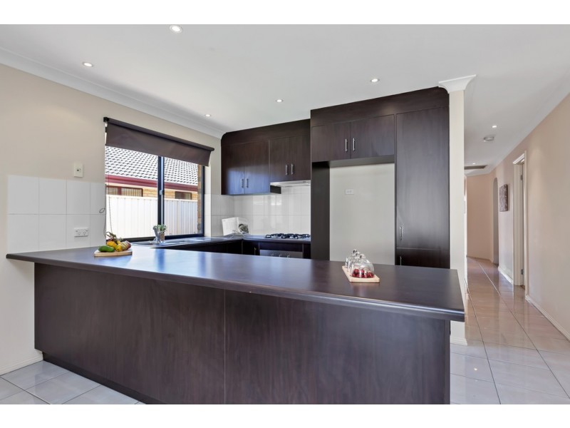 18 Amberwell Tce, Burton SA 5110