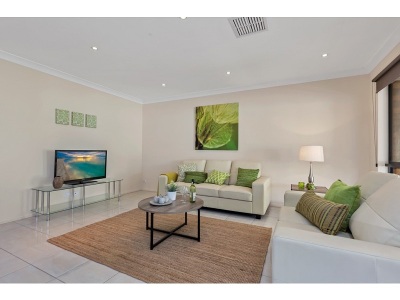 18 Amberwell Tce, Burton SA 5110