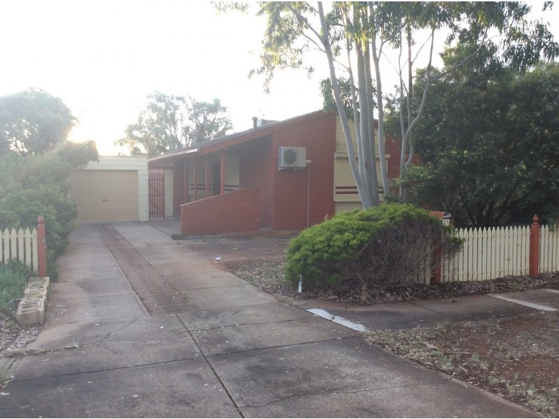 11 Alawoona rd, Munno Para SA 5115