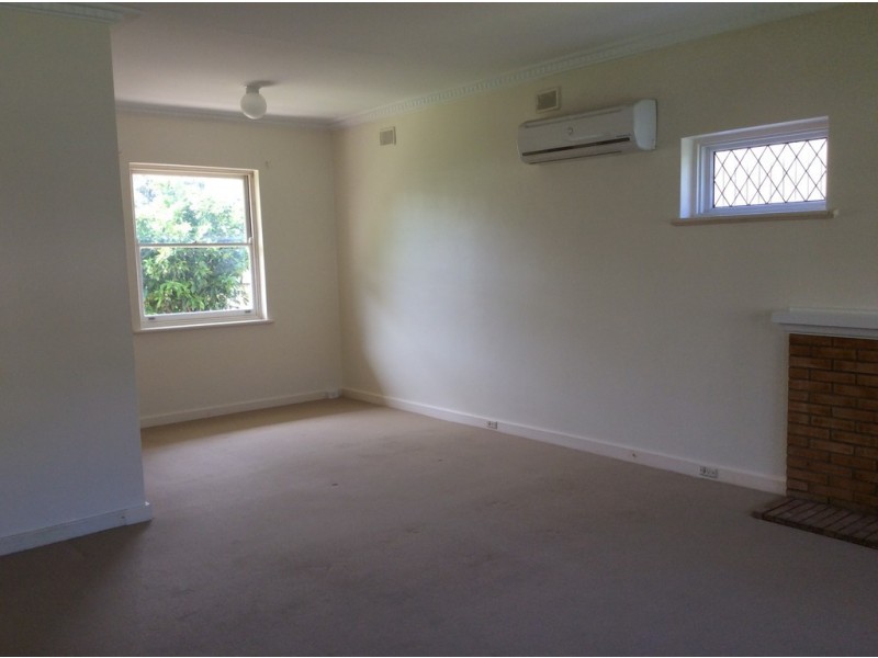 4 Viaduct Avenue, Henley Beach South SA 5022