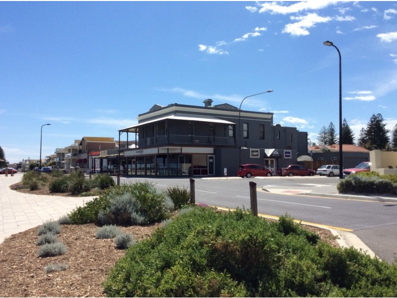 4 Viaduct Avenue, Henley Beach South SA 5022