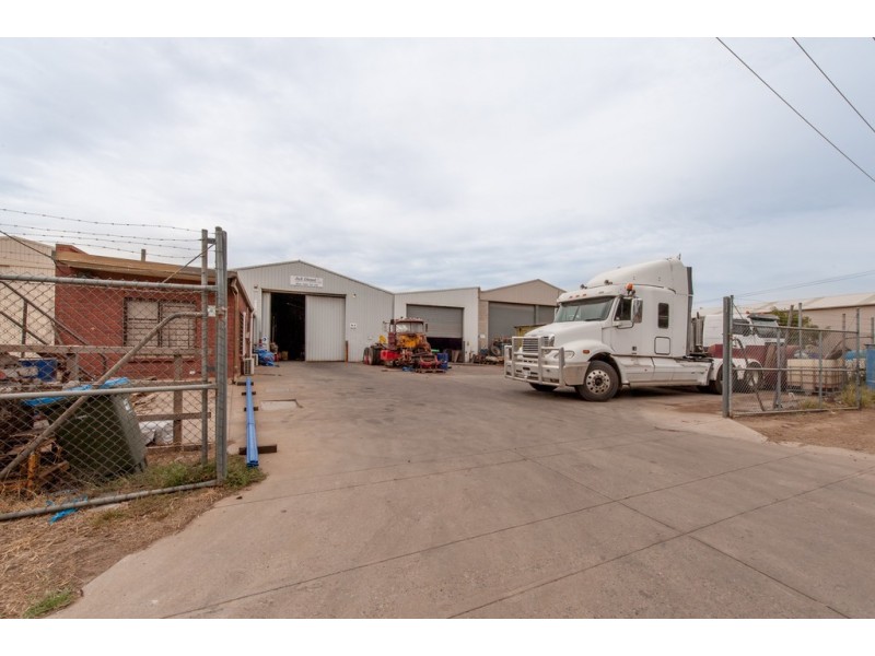 2 / 9-11 North Tce, Wingfield SA 5013