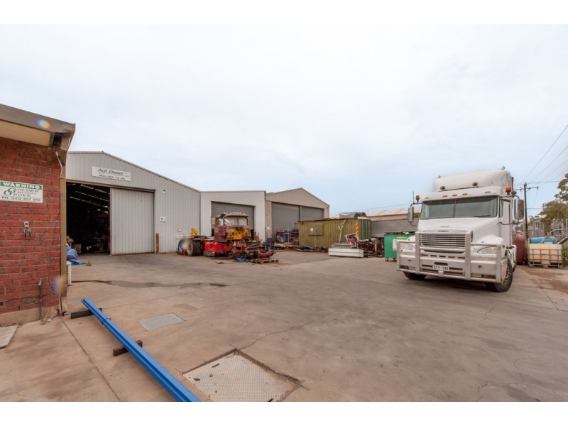 2 / 9-11 North Tce, Wingfield SA 5013