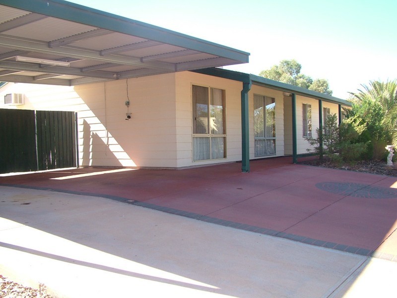 13 WANGIANNA STREET, Roxby Downs SA 5725