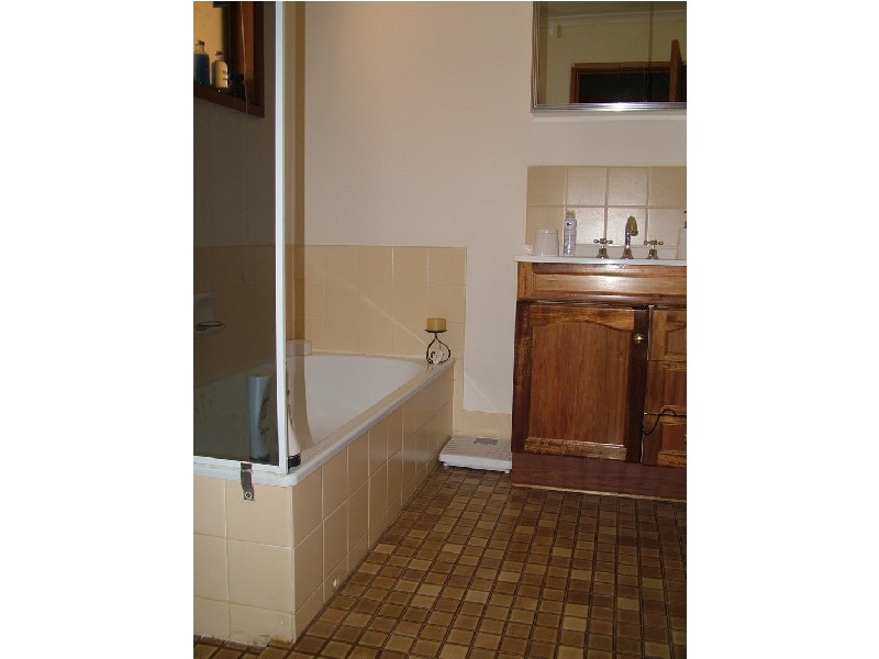 11 KENNEBERY CRESCENT, Roxby Downs SA 5725