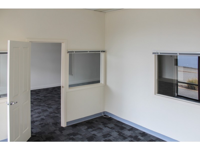 2/2b Morialta Drive, Smithfield SA 5114