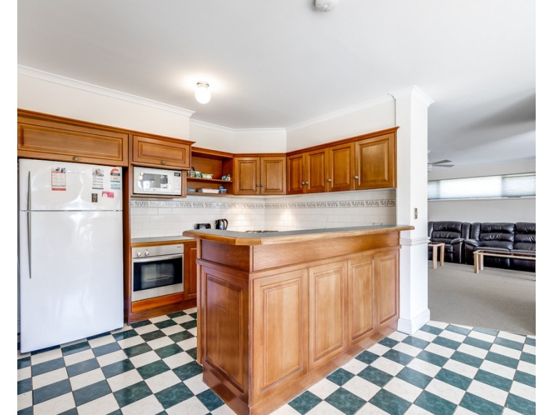 8 Kerr Grove, West Lakes SA 5021